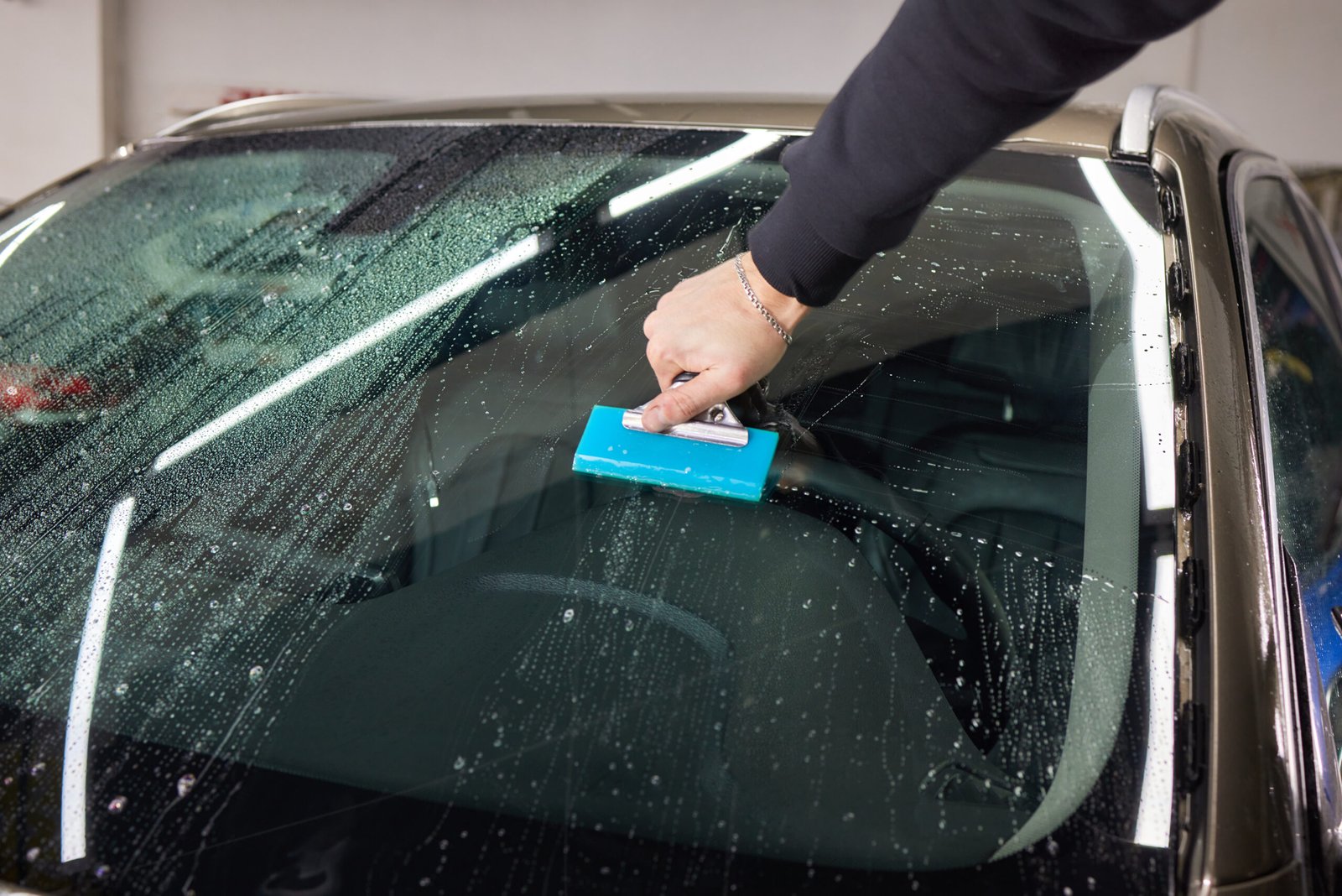 Windshield protection film installation series : Installing protection film